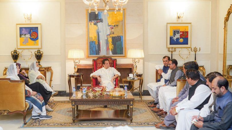 Gilgit-Baltistan cabinet and assembly members of PTI meet party leader Imran Khan. Photo: PID Gilgit