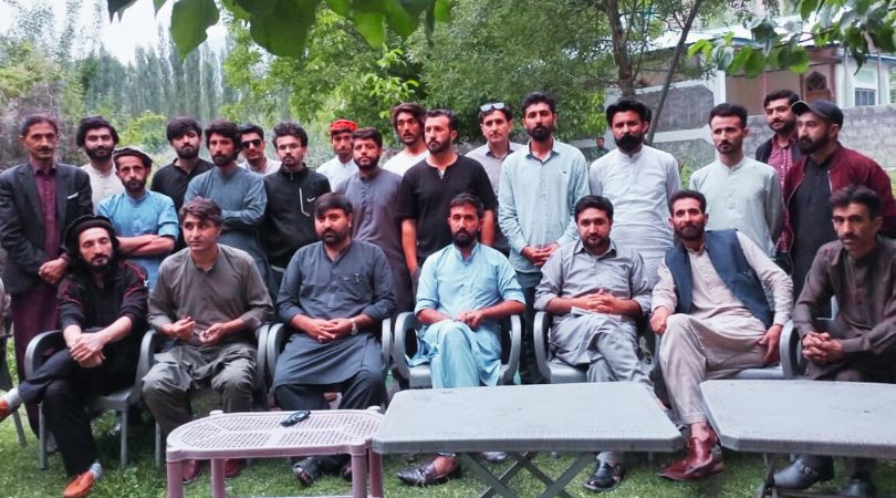 Yasin Youth Forum officials and members pose for a group photo after meeting a Tawus