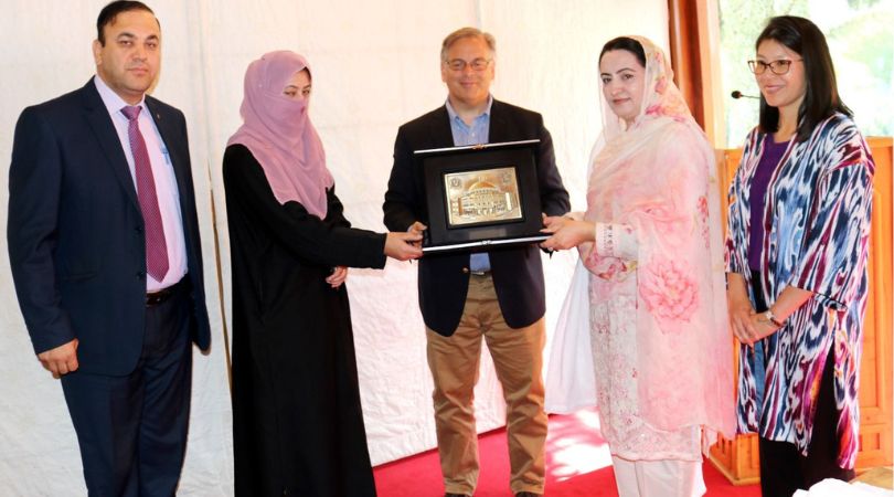 The Deputy Speaker of the Gilgit-Baltistan Assembly is offering a souvenir to the US Ambassador to Pakistan, Donald Blome.